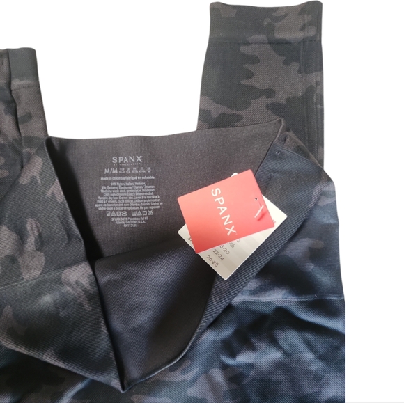 Spanx seamless camo leggings medium NEW!! - Picture 5 of 5